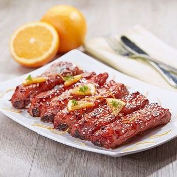 Iga babi panggang dengan jus jeruk