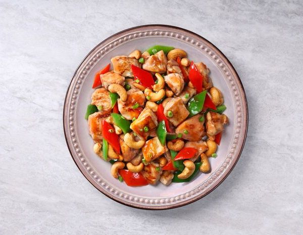 Tumis ayam dan kacang mede dengan saus Char Siu