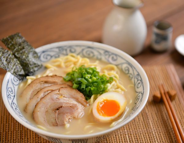 Ramen babi Jepang dalam sup