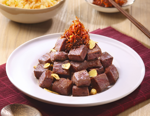 Tumisan Tenderloin daging sapi potong dadu dengan saus XO