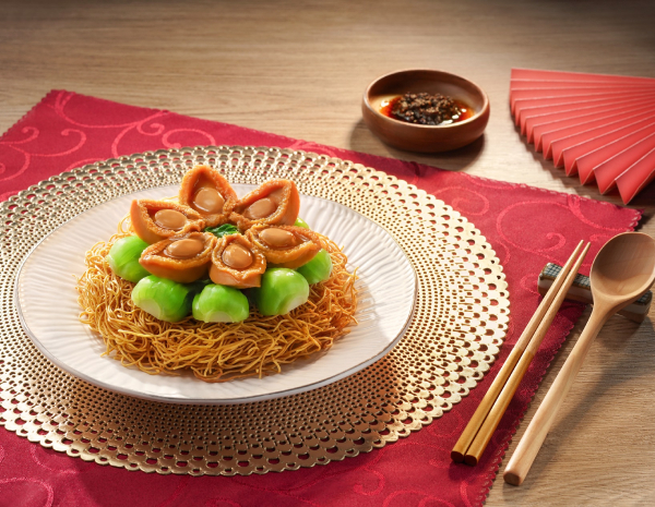 翡翠鮑魚黃金炒麵