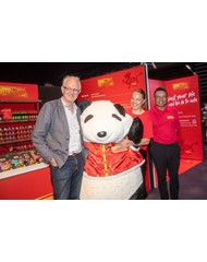 Greg O’Connor, Member of Parliament for Ōhāriu, Tory Whanau, Mayor of Wellington and Dodie Hung, Executive Vice President – Corporate Affairs of Lee Kum Kee picture at Lee Kum Kee booth.