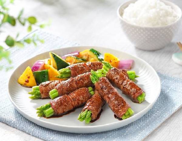Supreme Pan-fried Asparagus and Beef Roll