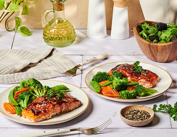 une recette de saumon au four avec un glaçage hoisin