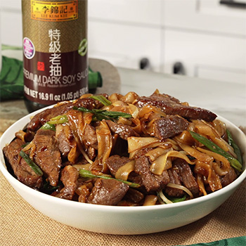 A classic beef chow fun noodles recipe.