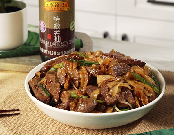 A classic beef chow fun noodles recipe.