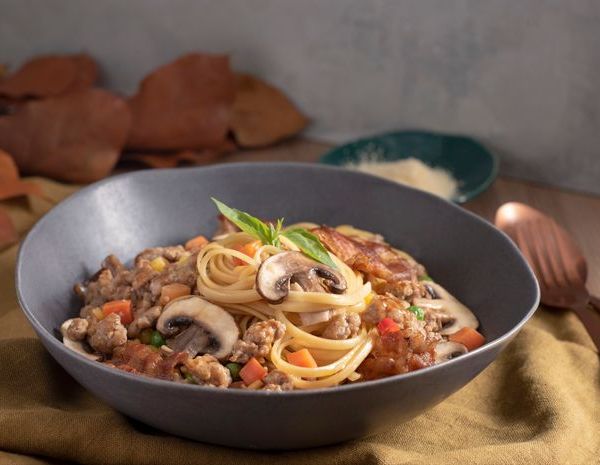 Linguine with garlic mushroom and minced meat