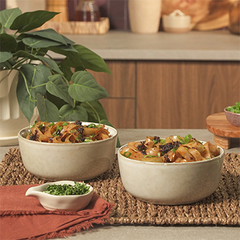 An easy noodles recipe with a hoisin chili sauce.