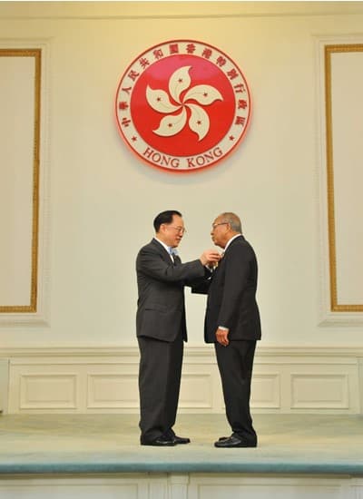 集團主席李文達先生獲頒銅紫荊星章