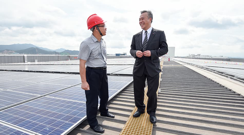 Lee Kum Kee Sauce Group Chairman Mr. Charlie Lee visits the photovoltaic power station with guests.