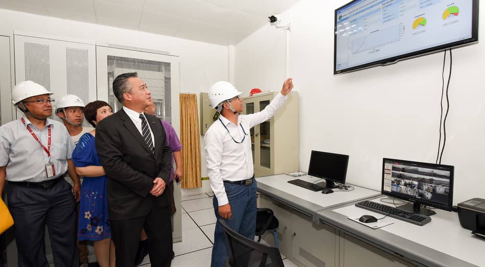 Lee Kum Kee Sauce Group Chairman Mr. Charlie Lee tours around the solar power system of the photovoltaic power station.