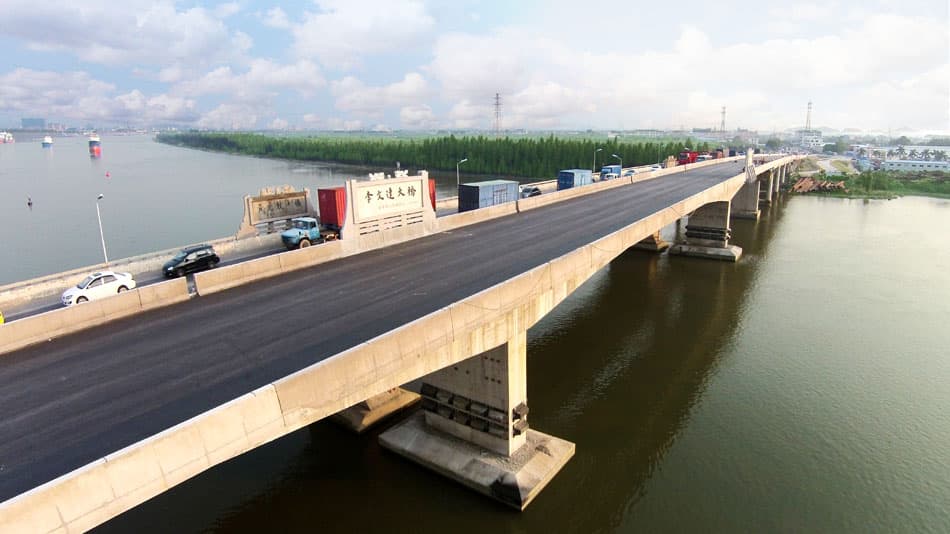 As the "Lee Man Tat Bridge" was opened, the traffic network of Xinhui has seen tremendous improvement and traffic congestions in the region became a scene of the past.