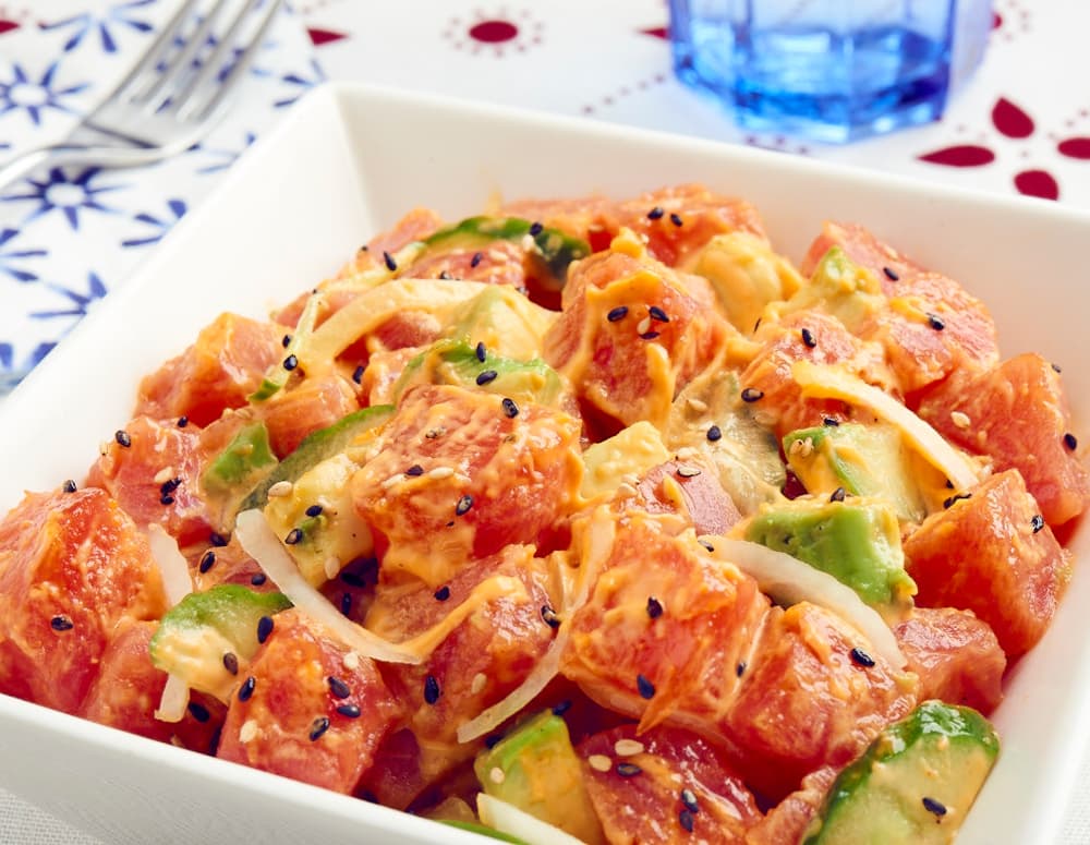 A bowl of colorful sriracha mayo tuna poke
