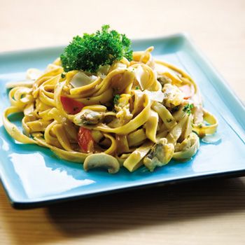 Fettuccine-with-Clam-Meat-and-Mushrooms