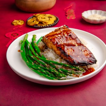 Une recette de bol de riz au saumon, parfaite pour célébrer le Nouvel An lunaire.