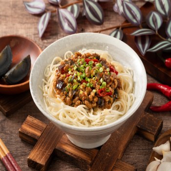 麻婆皮蛋肉醬麵