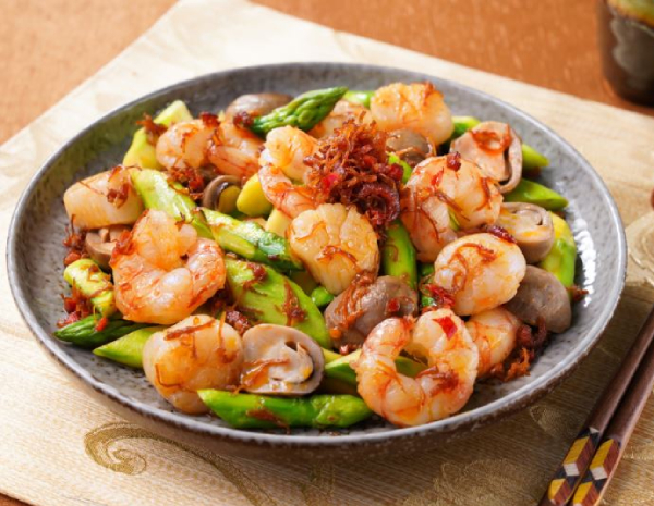 Tumis Asparagus, Udang Dan Kerang dengan Saus XO