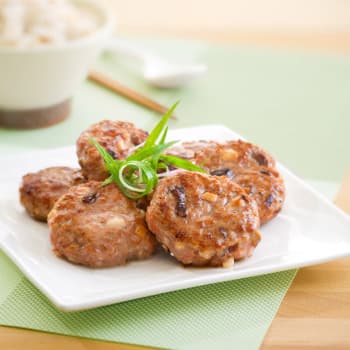 Pan-fried Minced Pork with Shiitake Mushroom and Water Chestnut