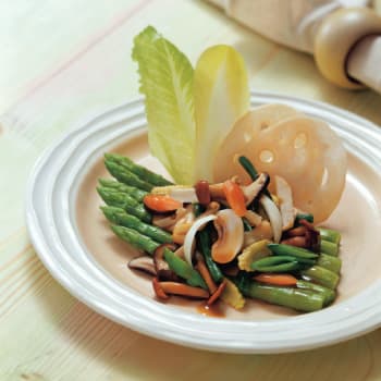 Stewed Mushroom on Asparagus with Vegetarian Stir-Fry Sauce