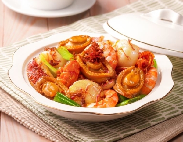 XO醬蔥爆鮑魚海皇煲