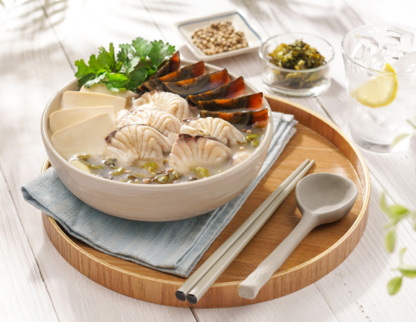 Fish Soup with Pepper Pickled Leaf Mustard, Coriander and Century Egg_600