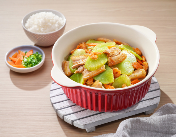 Selada Batang Mendesir dengan Irisan Daging Babi Rebus