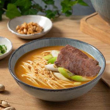 Noodles in satay soup with beef