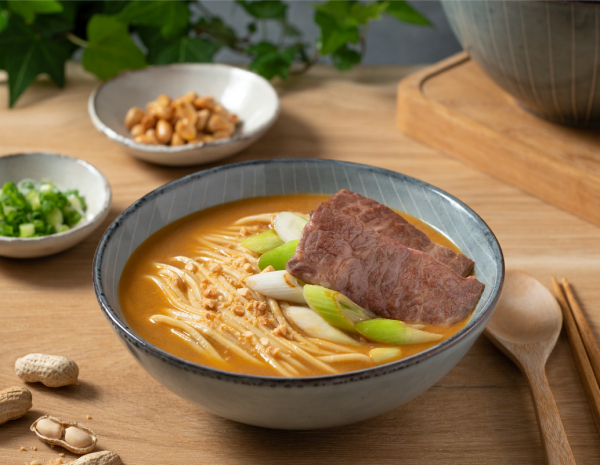 Noodles in satay soup with beef