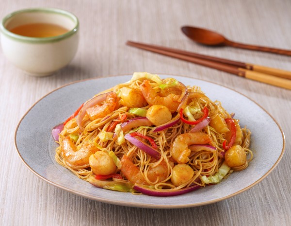 Stir-fried Rice Vermicelli with Seafood in Curry Sauce for Street Food Sauce