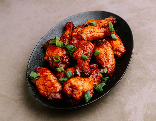 Une recette d'ailes de poulet à la sauce char siu.