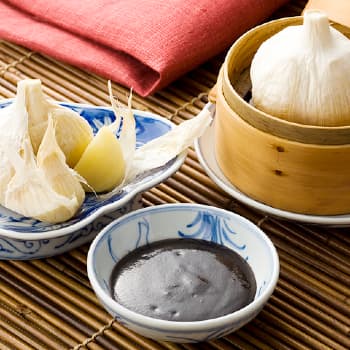 蒸しにんにくの甘味噌たれ添え