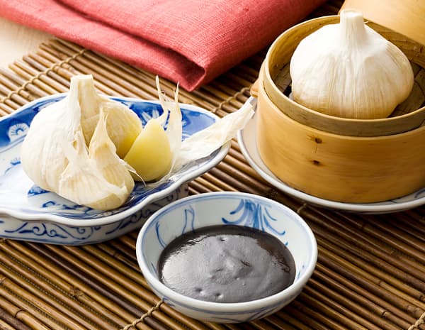 蒸しにんにくの甘味噌たれ添え