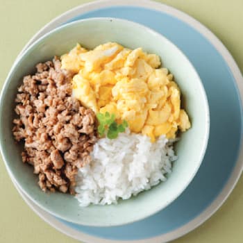 마늘콩 소스 닭고기 소보로 덮밥