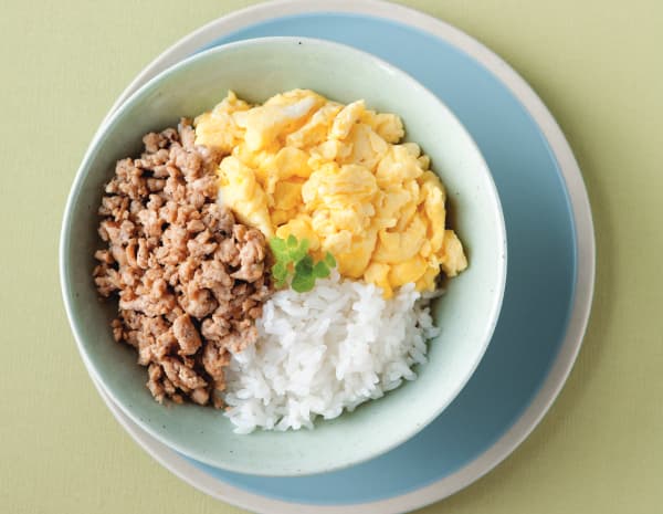 마늘콩 소스 닭고기 소보로 덮밥