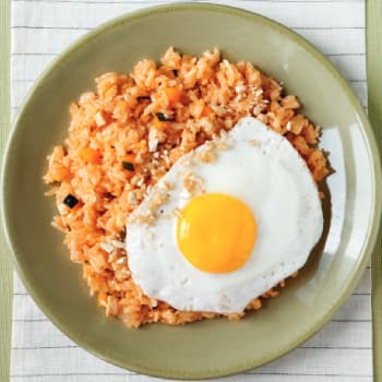 굴소스 견과류 치킨볶음밥