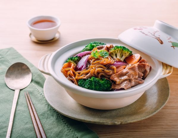 Satay Beef, Vegetables and Konjac Noodles Pot
