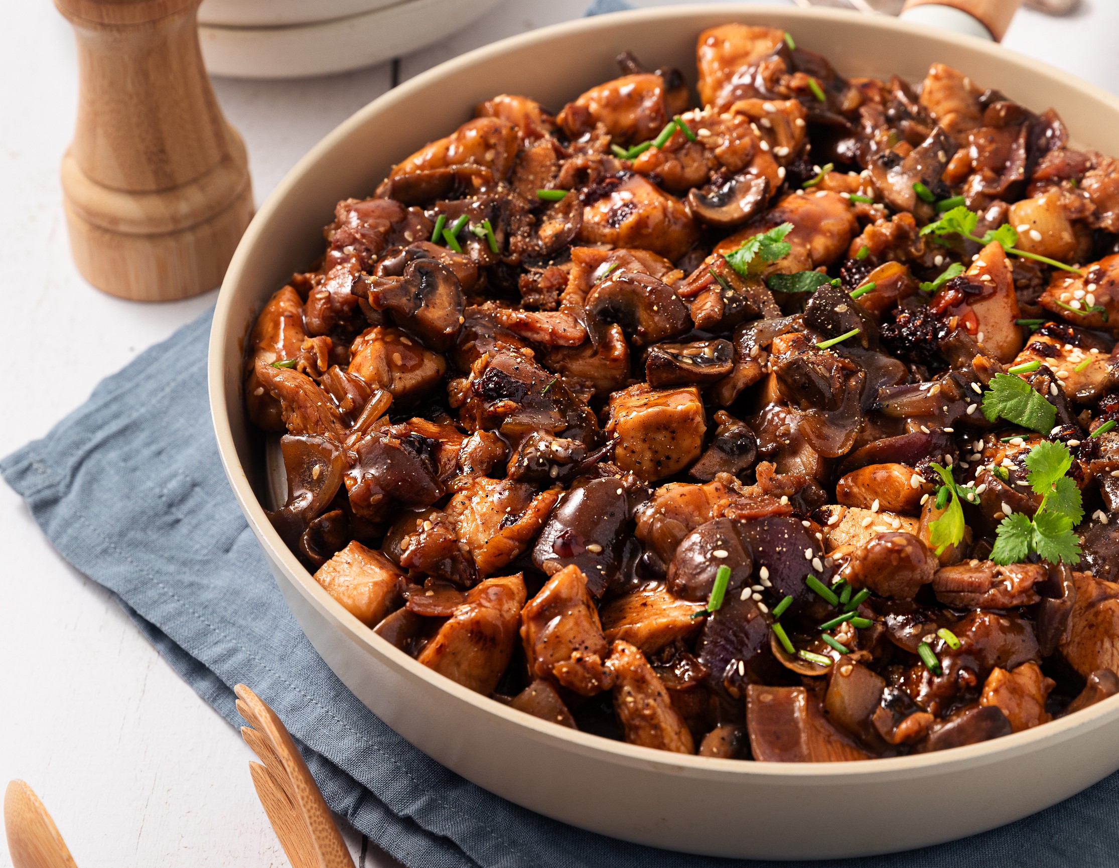 LKK  chicken  mushroom stirfry  angle 600x465