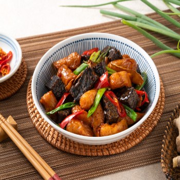 蒜香米血甜不辣