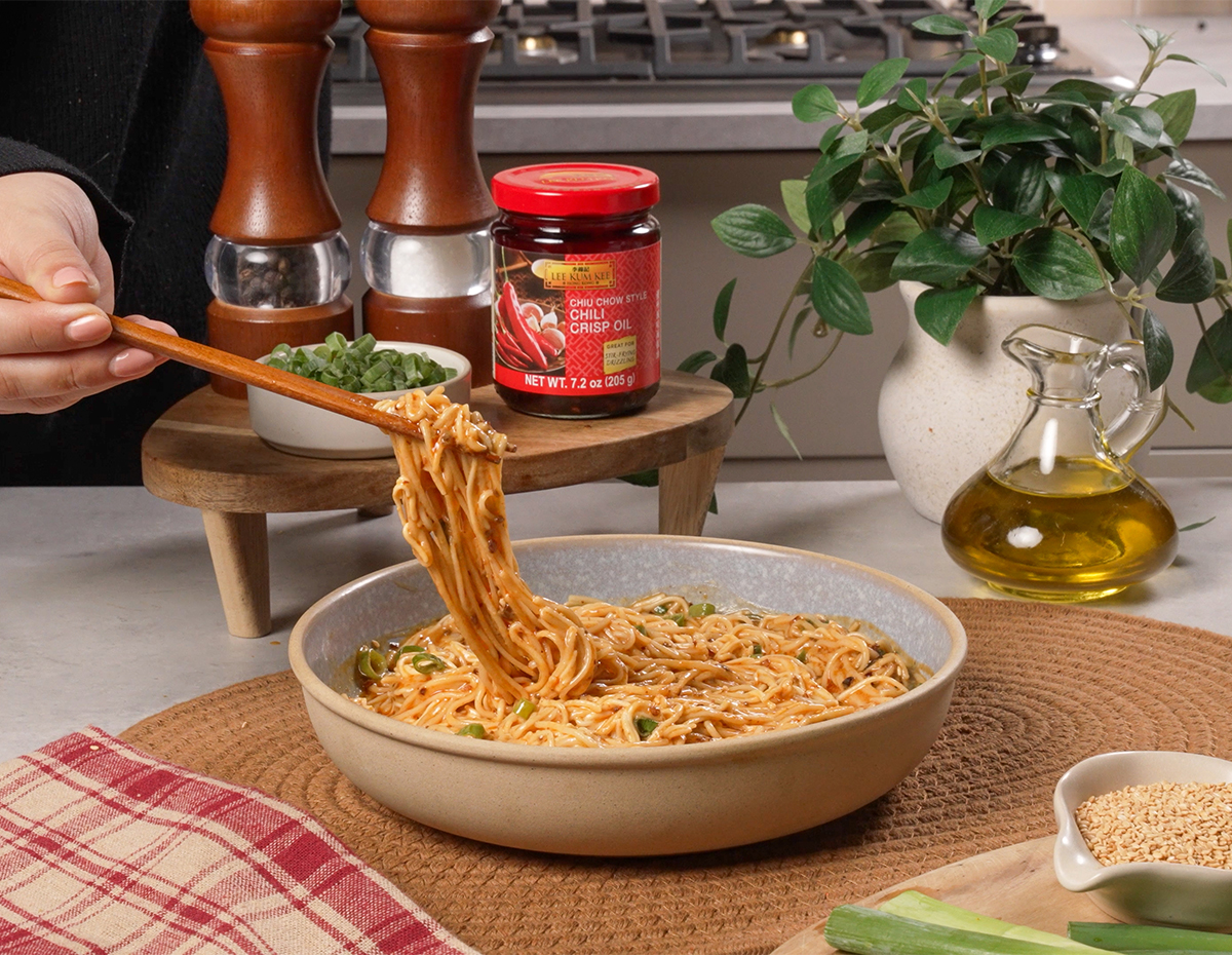 A 15-minute noodles recipe for Shanghai Style peanut sesame noodles, inspired by Shanghai's Wei Xiang Zhai.