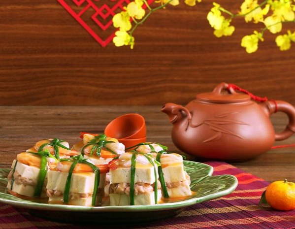 Steamed Tofu, Prawn and Minced Pork Wrap