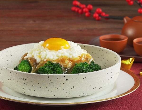 Stir-fried milk and egg white with crab meat