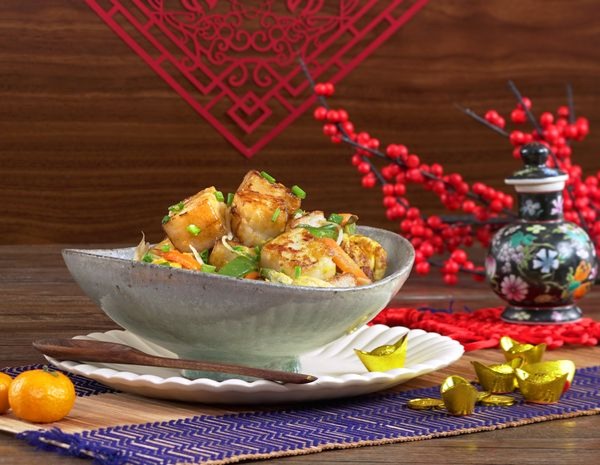 Stir-fried turnip cake with egg and vegetables