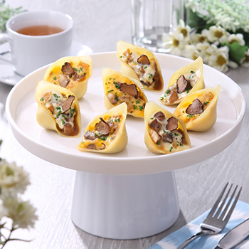 Baked Mushrooms with Black Truffle and Oyster Sauce in Shell Pasta