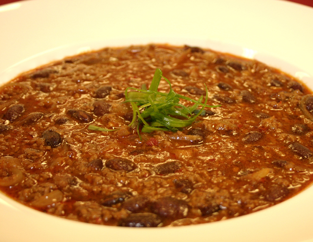 Recipe Game Time Chili with Chili Garlic Sauce