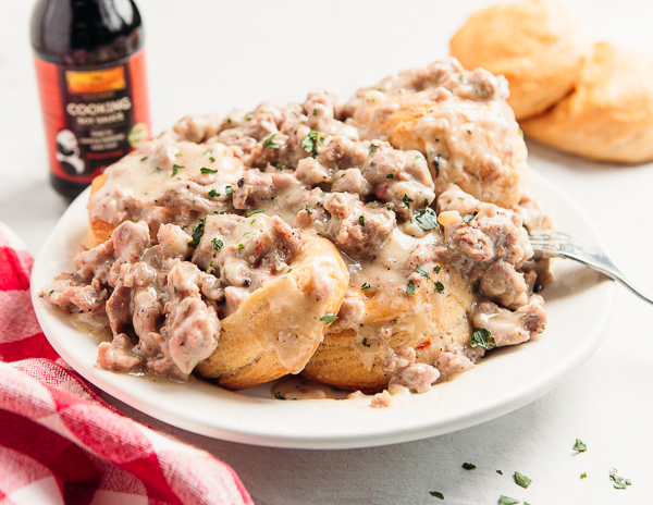 Recipe Sausage Gravy & Biscuits