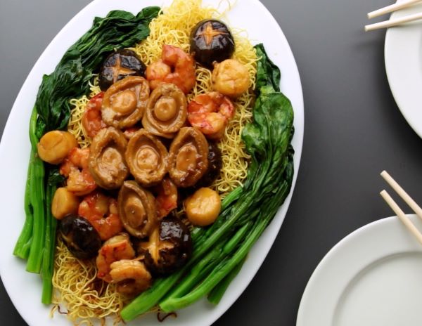 Crispy Pan-fried Noodles with Abalone and Mixed Seafood