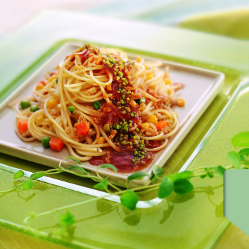 Stir-Fried Chinese Spaghetti with Chicken on a square plate