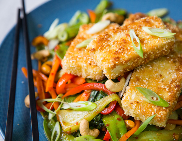 Sesame-Tofu-and-Chilli-Vegetable-Stirfry600x465
