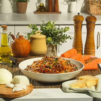 A spaghetti bolognese recipe seasoned with oyster sauce.