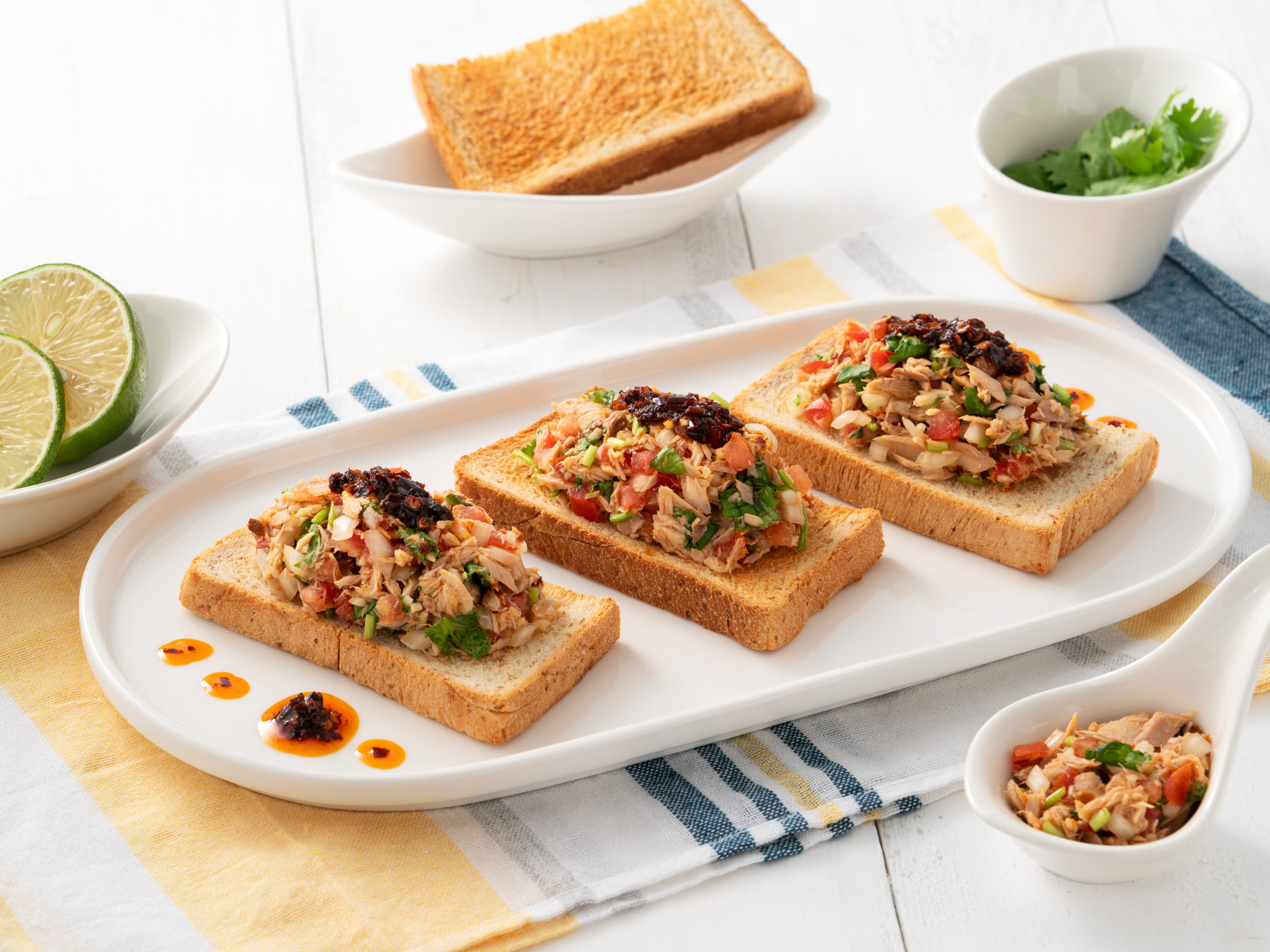 香辣鮪魚莎莎佐吐司